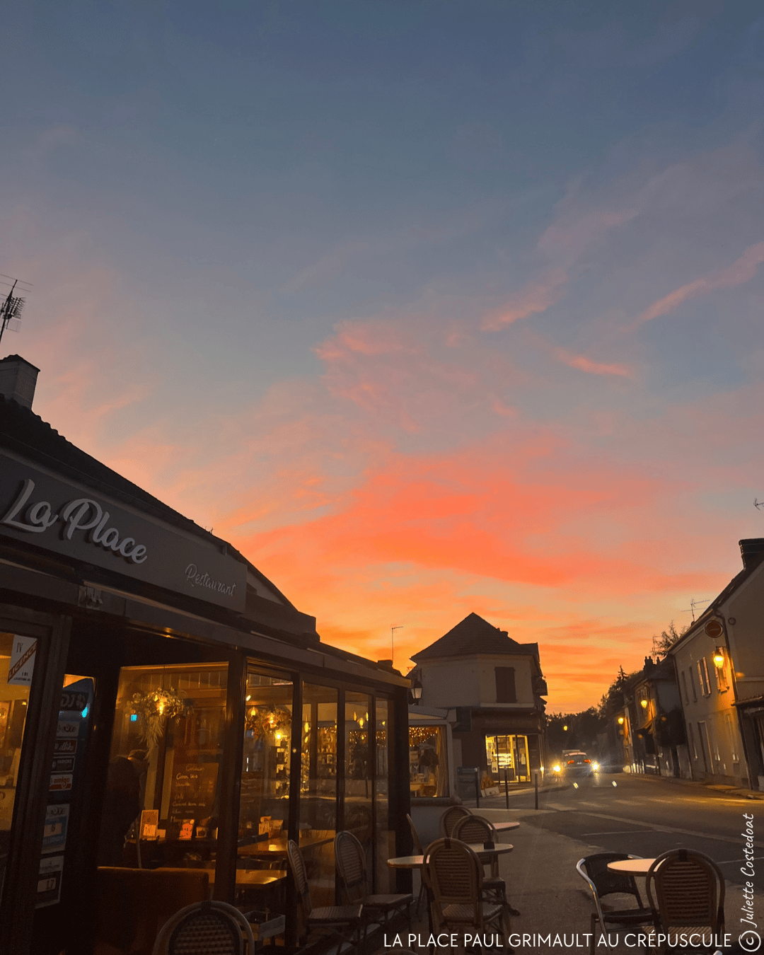 la place Paul Grimault au crépuscule
